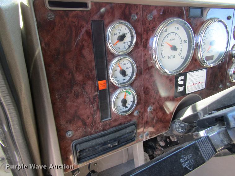 image for item DB5939 2007 International 9400i semi truck