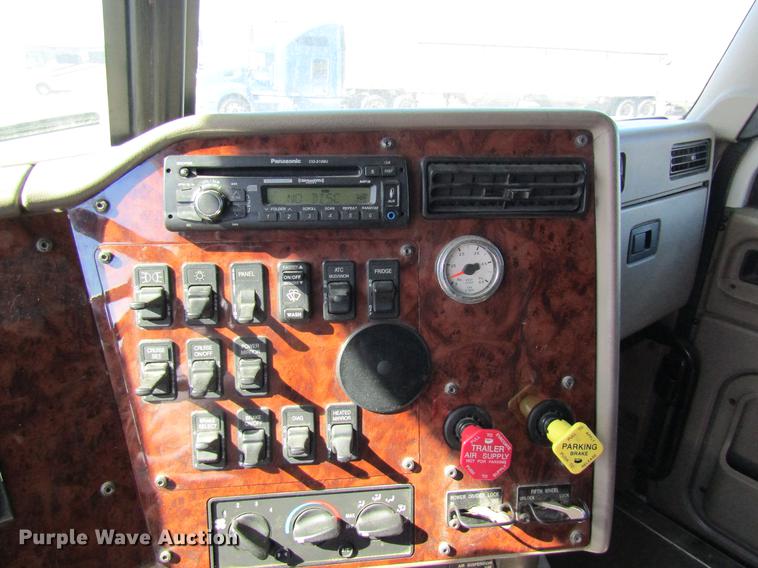 image for item DB5939 2007 International 9400i semi truck