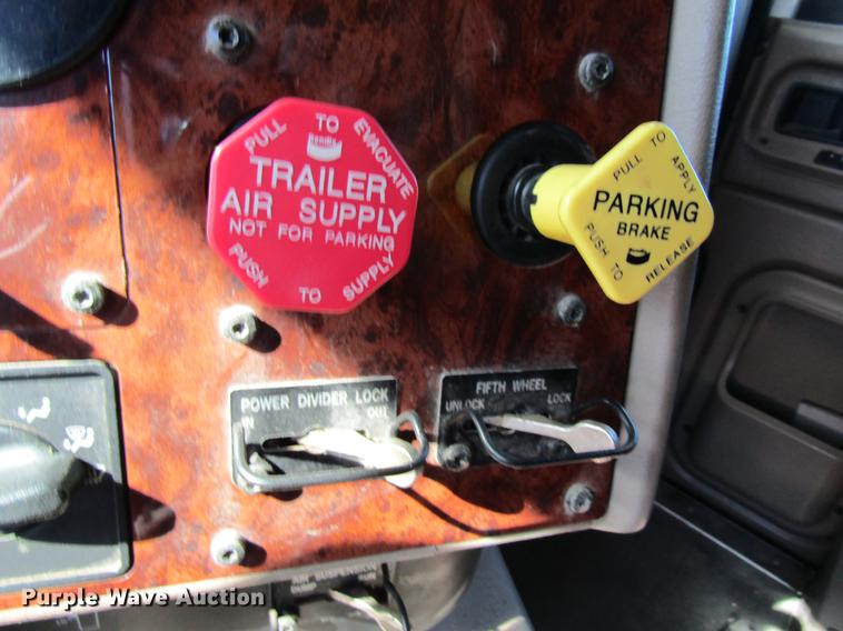 image for item DB5939 2007 International 9400i semi truck