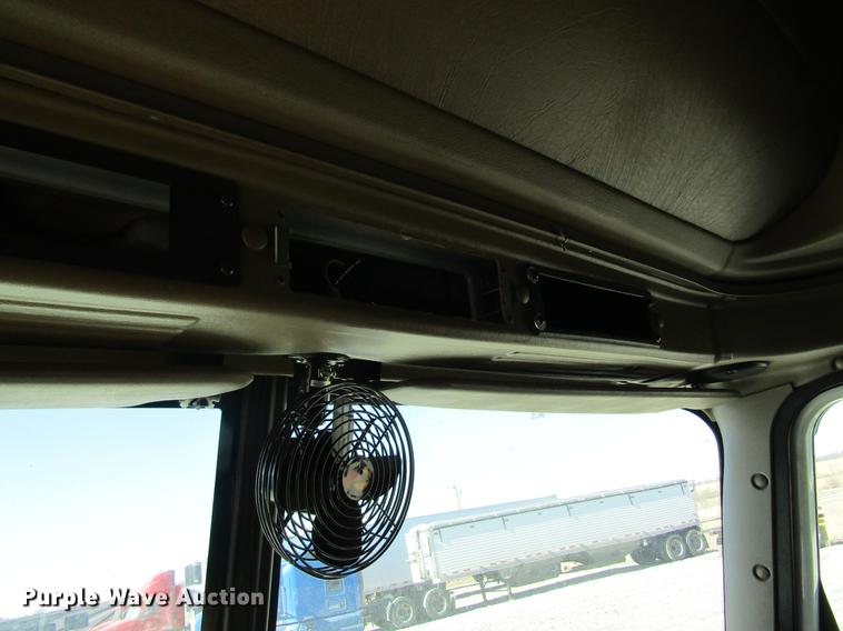 image for item DB5939 2007 International 9400i semi truck