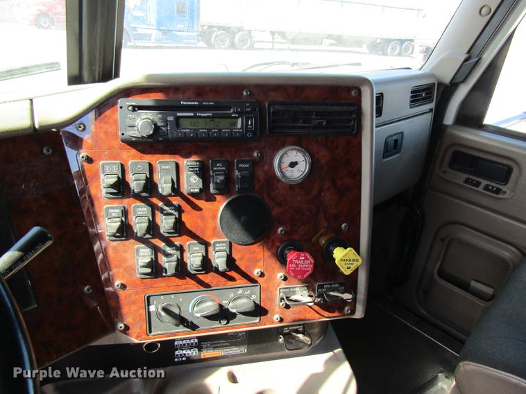 image for item DB5939 2007 International 9400i semi truck