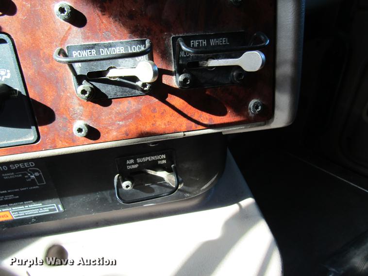 image for item DB5939 2007 International 9400i semi truck