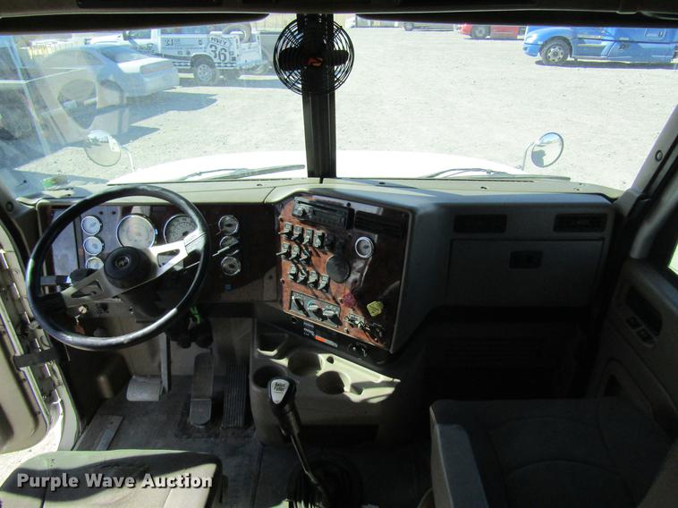 image for item DB5939 2007 International 9400i semi truck