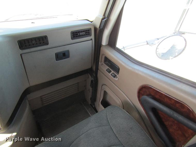 image for item DB5939 2007 International 9400i semi truck