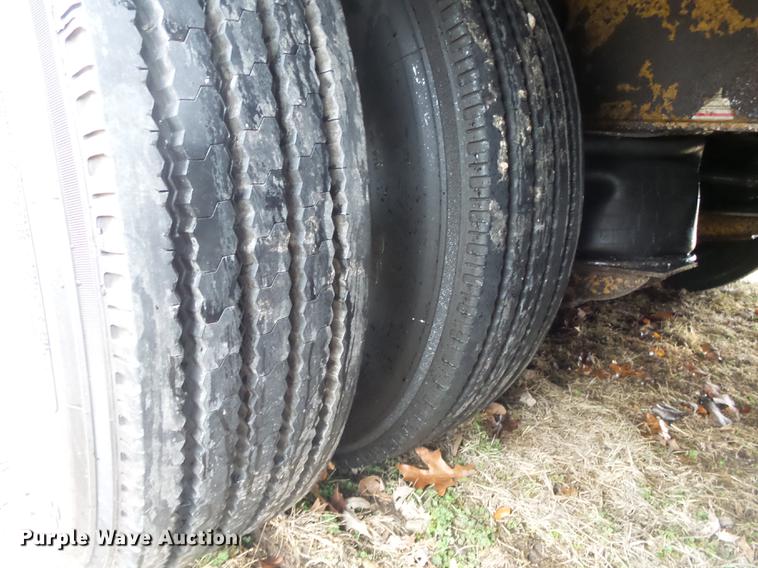 image for item DB7277 1996 Specialized XL 70PGD double drop deck trailer