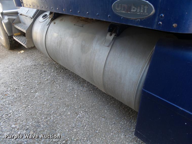 image for item DB7349 1998 Peterbilt 377 semi truck