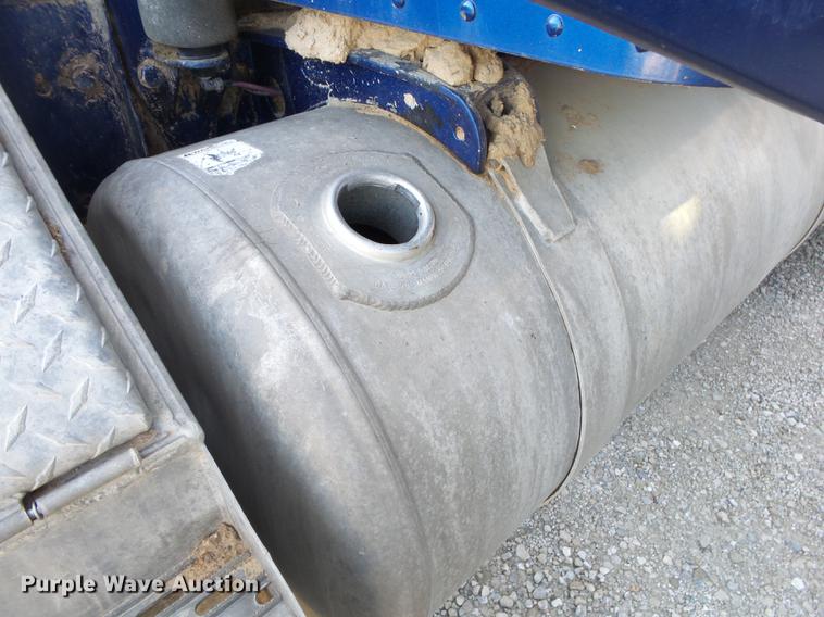 image for item DB7349 1998 Peterbilt 377 semi truck