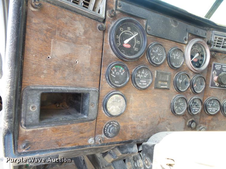 image for item DB7349 1998 Peterbilt 377 semi truck