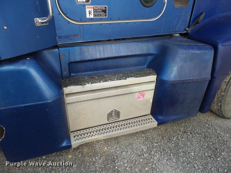 image for item DB7350 1999 Peterbilt 377 semi truck