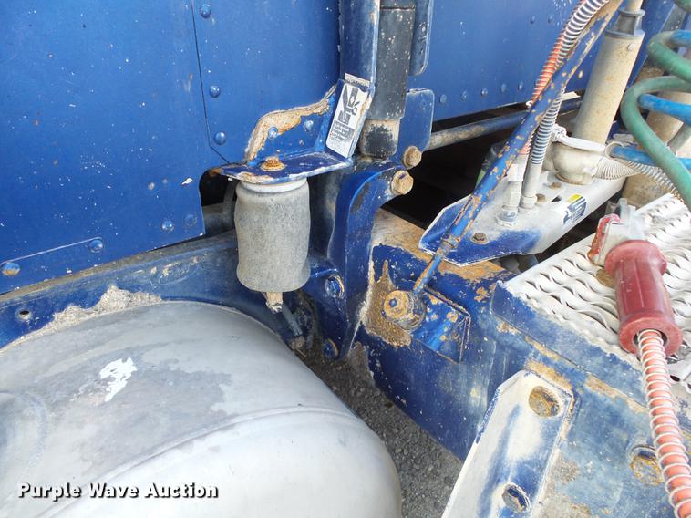 image for item DB7350 1999 Peterbilt 377 semi truck