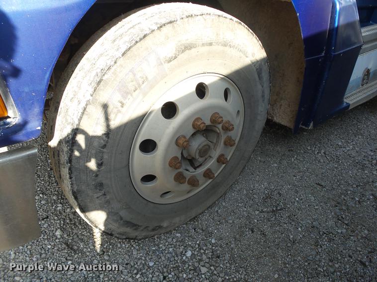 image for item DB7350 1999 Peterbilt 377 semi truck