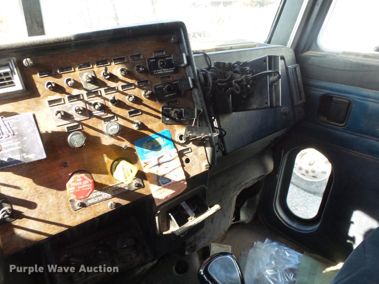 image for item DB7350 1999 Peterbilt 377 semi truck