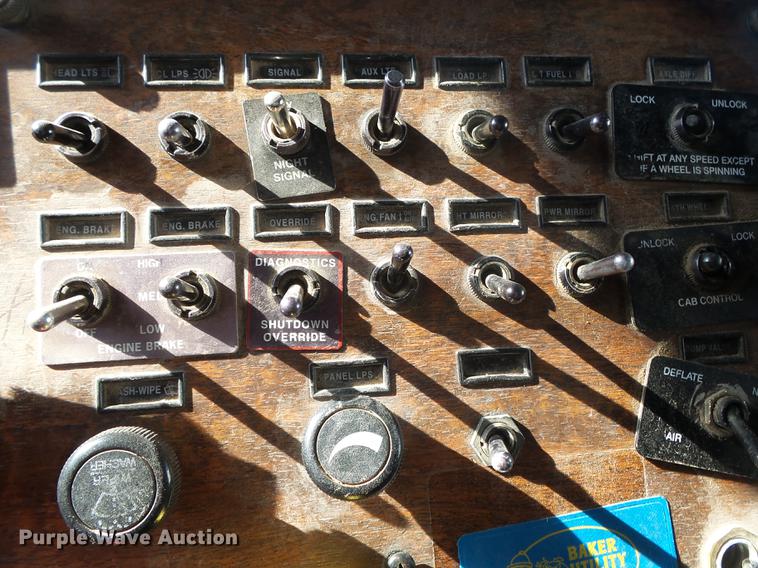 image for item DB7350 1999 Peterbilt 377 semi truck