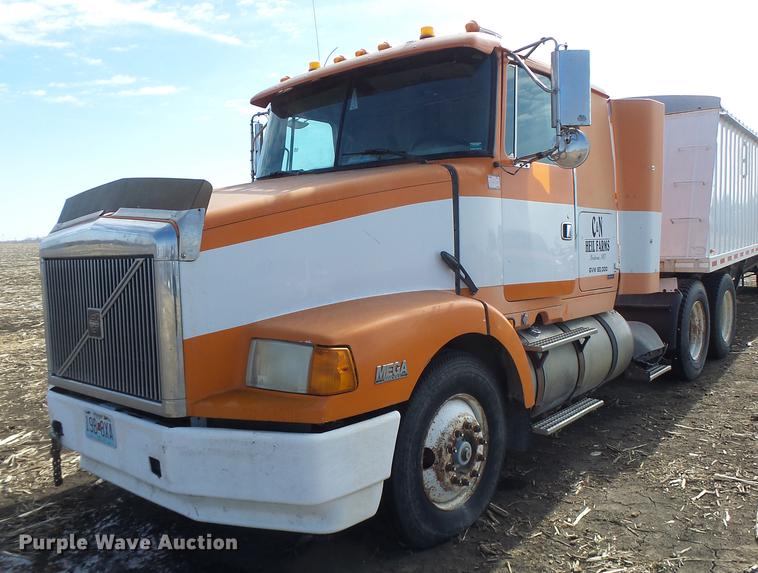 image for item DB9750 1996 Volvo WIA semi truck