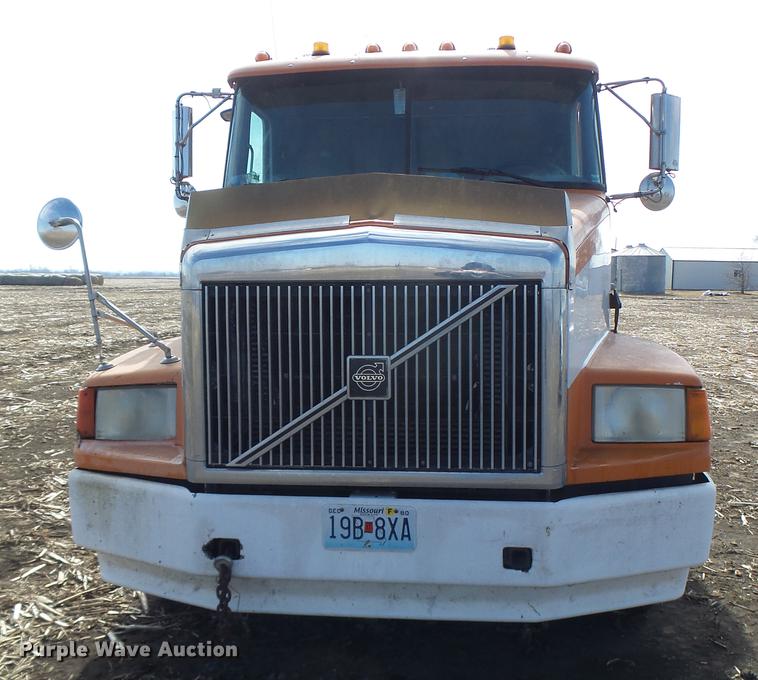 image for item DB9750 1996 Volvo WIA semi truck