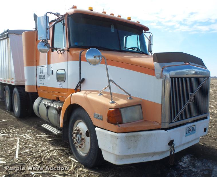 image for item DB9750 1996 Volvo WIA semi truck