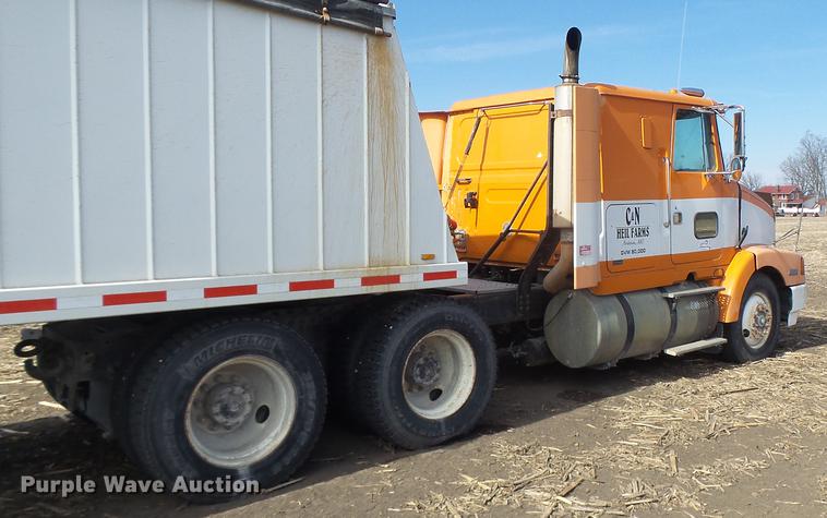 image for item DB9750 1996 Volvo WIA semi truck