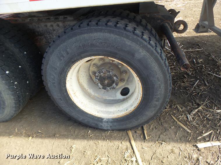 image for item DB9750 1996 Volvo WIA semi truck