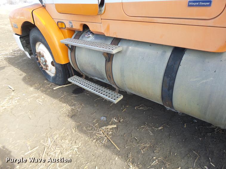 image for item DB9750 1996 Volvo WIA semi truck