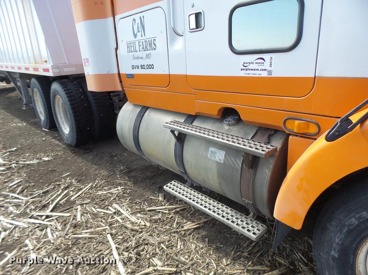 image for item DB9750 1996 Volvo WIA semi truck