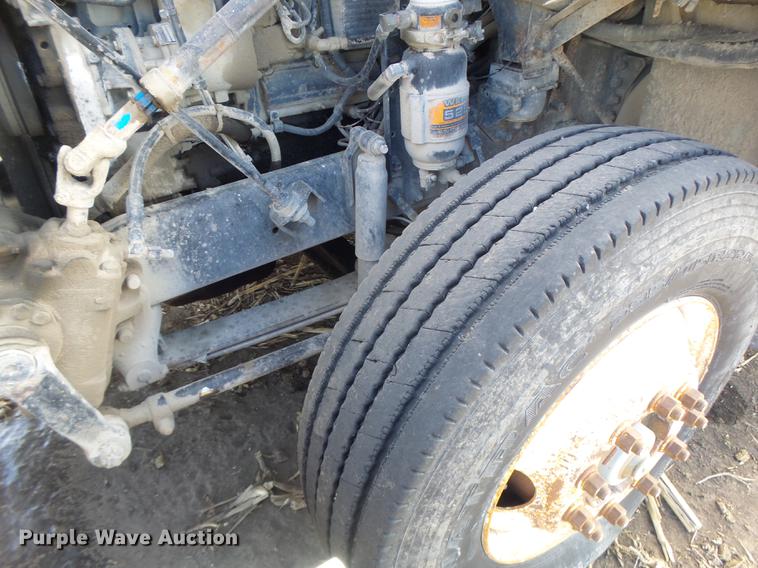 image for item DB9750 1996 Volvo WIA semi truck