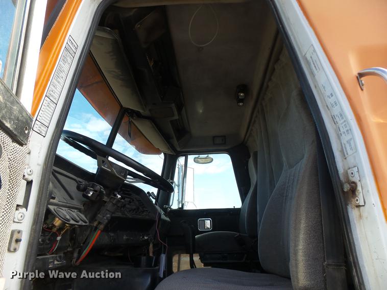 image for item DB9750 1996 Volvo WIA semi truck