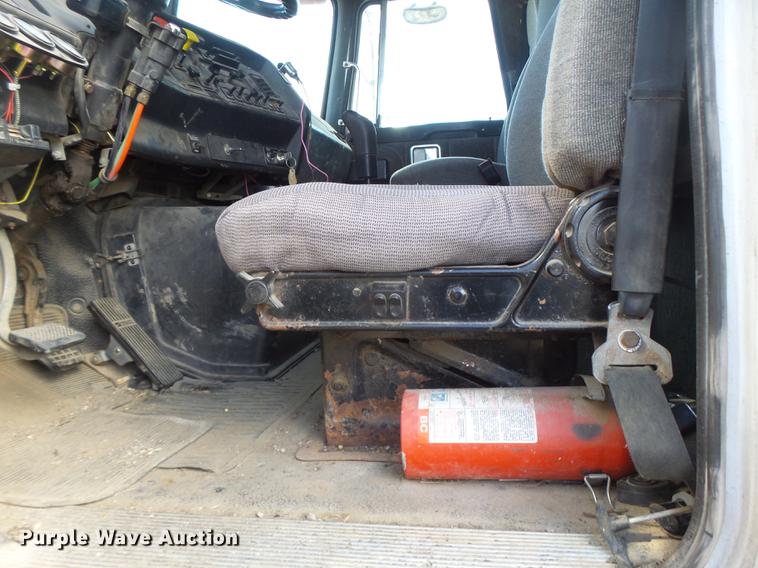 image for item DB9750 1996 Volvo WIA semi truck