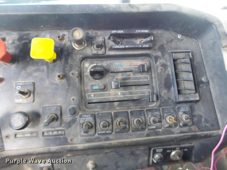 image for item DB9750 1996 Volvo WIA semi truck