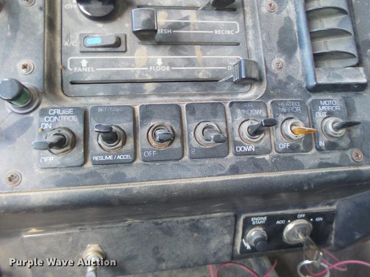 image for item DB9750 1996 Volvo WIA semi truck