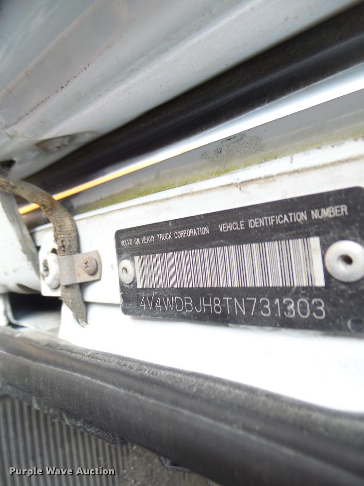 image for item DB9750 1996 Volvo WIA semi truck