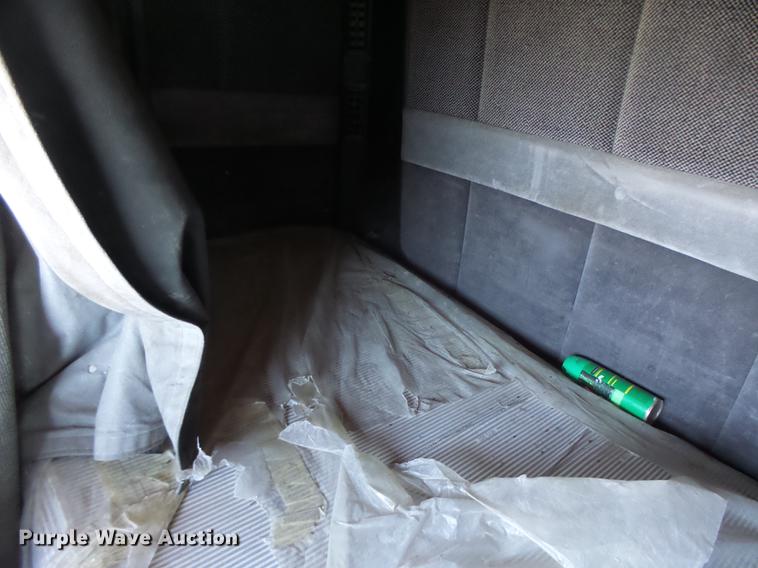 image for item DB9750 1996 Volvo WIA semi truck