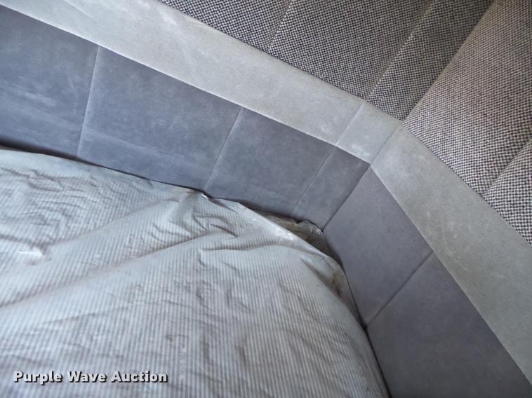 image for item DB9750 1996 Volvo WIA semi truck