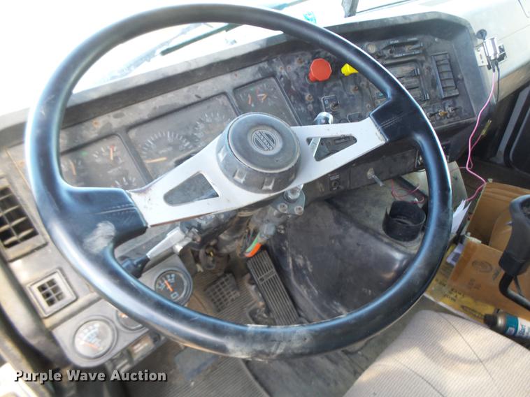 image for item DB9750 1996 Volvo WIA semi truck