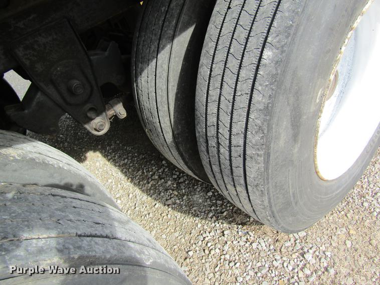 image for item DB9771 2000 Wabash dry van trailer