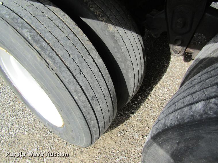 image for item DB9771 2000 Wabash dry van trailer