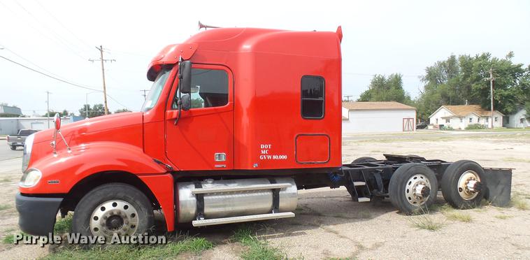 image for item DC1768 2007 Freightliner Columbia semi truck