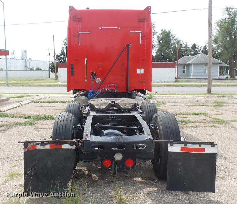 image for item DC1768 2007 Freightliner Columbia semi truck