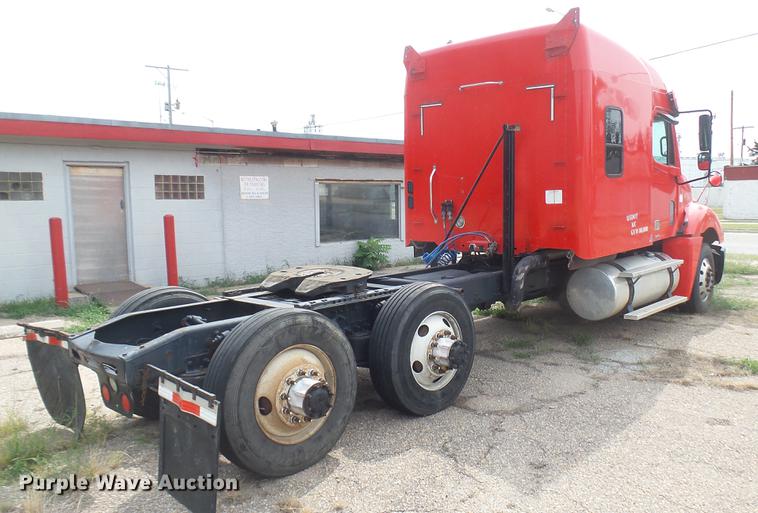 image for item DC1768 2007 Freightliner Columbia semi truck