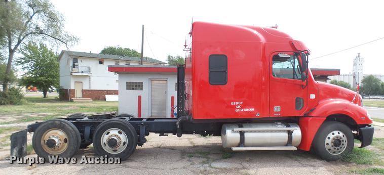 image for item DC1768 2007 Freightliner Columbia semi truck