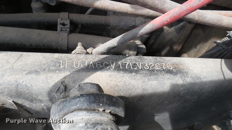 image for item DC1768 2007 Freightliner Columbia semi truck