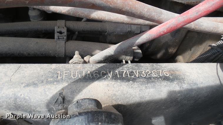 image for item DC1768 2007 Freightliner Columbia semi truck