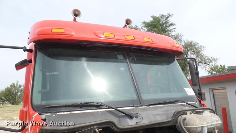 image for item DC1768 2007 Freightliner Columbia semi truck