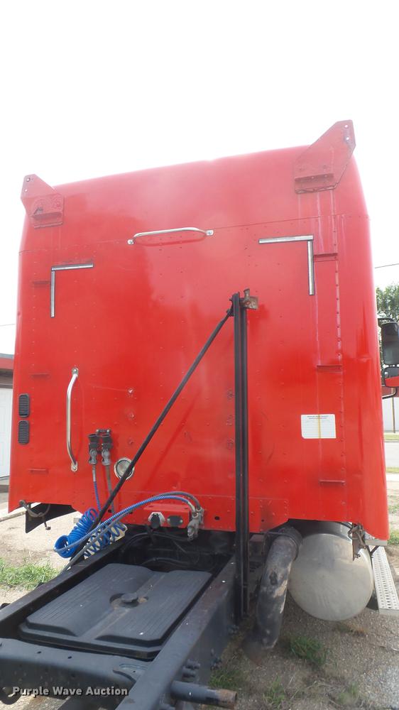 image for item DC1768 2007 Freightliner Columbia semi truck