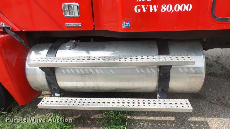 image for item DC1768 2007 Freightliner Columbia semi truck