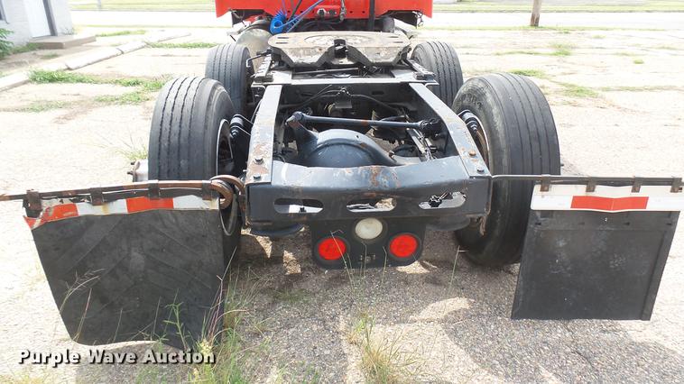 image for item DC1768 2007 Freightliner Columbia semi truck