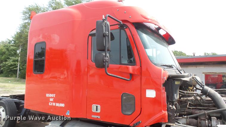 image for item DC1768 2007 Freightliner Columbia semi truck