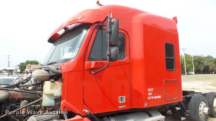 image for item DC1768 2007 Freightliner Columbia semi truck