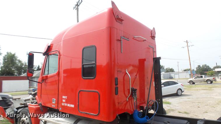 image for item DC1768 2007 Freightliner Columbia semi truck