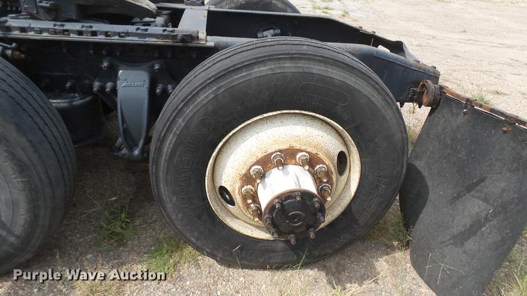 image for item DC1768 2007 Freightliner Columbia semi truck