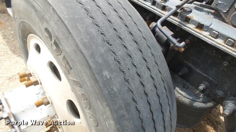 image for item DC1768 2007 Freightliner Columbia semi truck